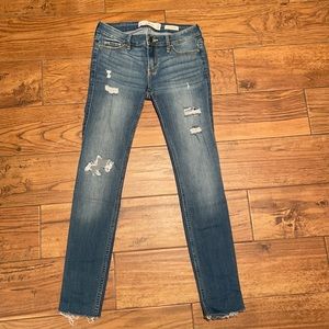 Hollister | Medium Ripped Wash | Low Rise Super Skinny | Gold Threaded | 24 X 28